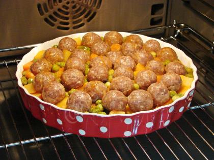 Fırında Köfteli Bezelye Yemeği