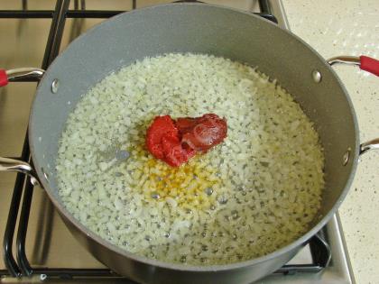 Fırında Köfteli Bezelye Yemeği