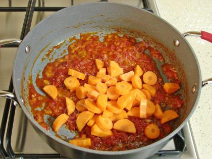 Fırında Köfteli Bezelye Yemeği