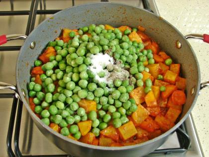 Fırında Köfteli Bezelye Yemeği