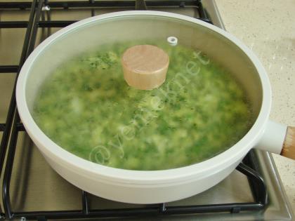 Yufkasız Ispanaklı Börek