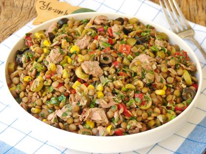 Mercimekli Ton Balığı Salatası