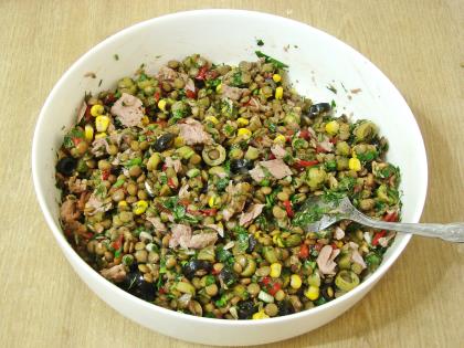 Mercimekli Ton Balığı Salatası