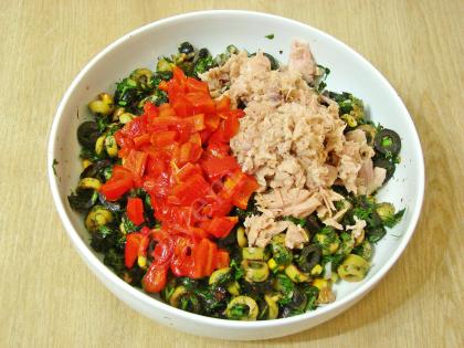 Ton Balıklı Zeytin Salatası