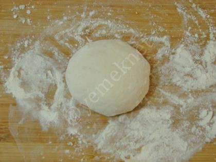 Hazır Ekmek Hamurundan Tırnak Pide