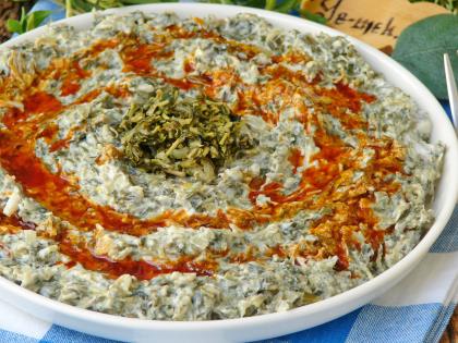 Yoğurtlu Madımak Salatası