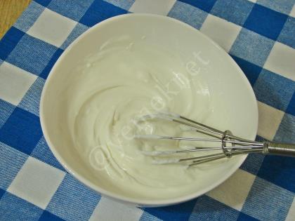 Yoğurtlu Madımak Salatası