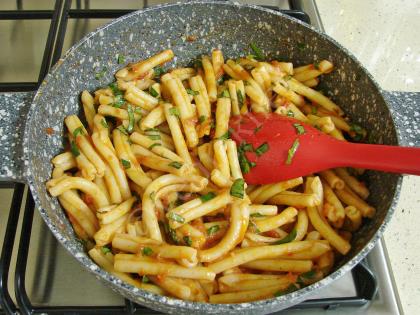 Domatesli Fesleğenli Makarna