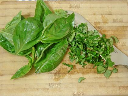 Domatesli Fesleğenli Makarna