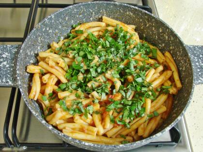 Domatesli Fesleğenli Makarna