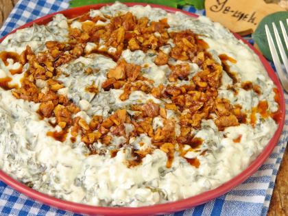 Yoğurtlu Asma Yaprağı Salatası