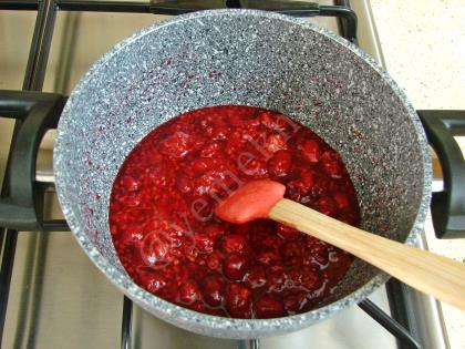 Frambuazlı İrmik Tatlısı