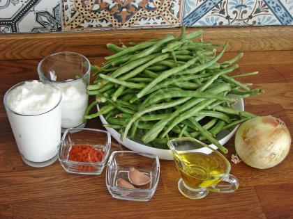 Yoğurtlu Taze Börülce Salatası