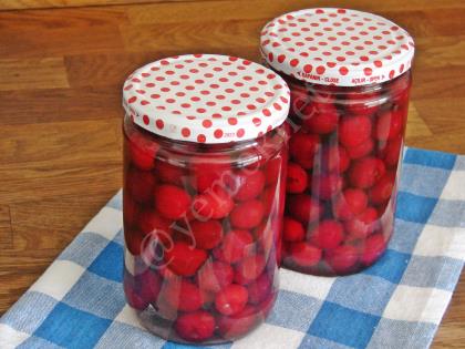 Vişne Konservesi