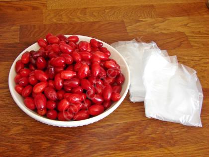 Buzlukta Kızılcık Saklama Yöntemi