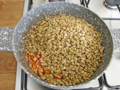 Erişteli Yeşil Mercimek Yemeği