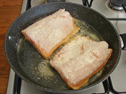 Tavada Mısır Unlu Somon Balığı