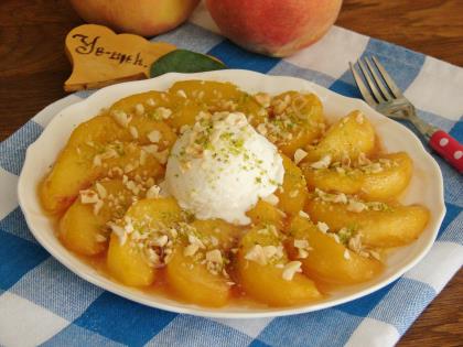 Tavada Şeftali Tatlısı