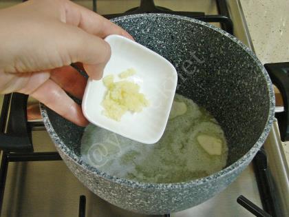 Sarımsaklı Tarhana Çorbası