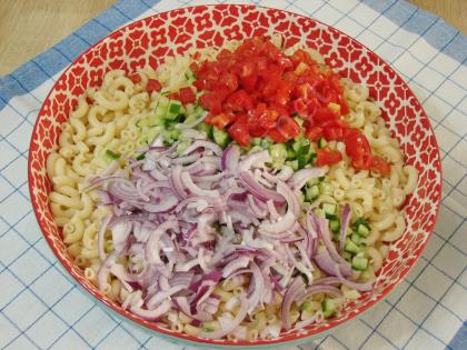 Soslu Makarna Salatası