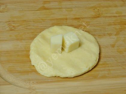 Kaşarlı Mayasız Poğaça