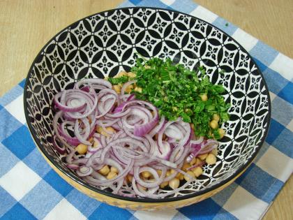 Nohutlu Ton Balığı Salatası