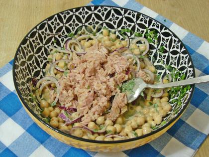 Nohutlu Ton Balığı Salatası