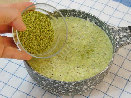 Antep Fıstıklı İrmik Helvası