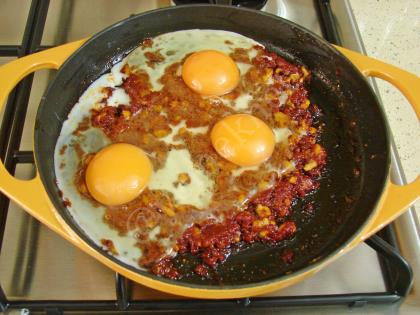 Cevizli Salçalı Yumurta