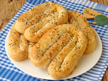 Peynirli Kol Böreği