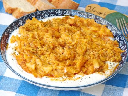 Yoğurtlu Yumurta Kavurması