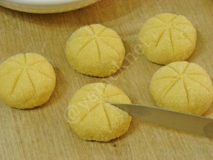 Ceviz Dolgulu İrmik Tatlısı