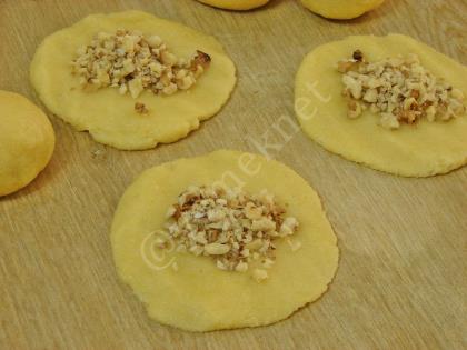 Ceviz Dolgulu İrmik Tatlısı