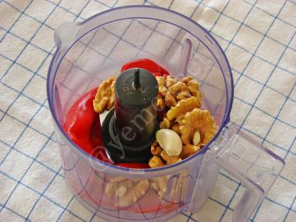 Cevizli Köz Biber Mezesi