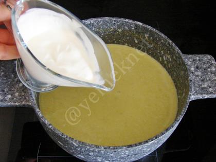 Kremalı Kuşkonmaz Çorbası
