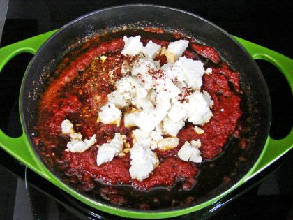 Salçalı Peynirli Yumurta