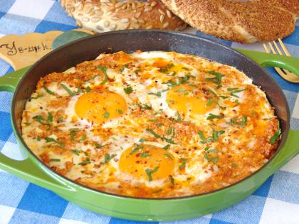 Salçalı Peynirli Yumurta