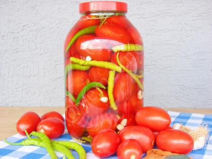 Kırmızı Domates Turşusu