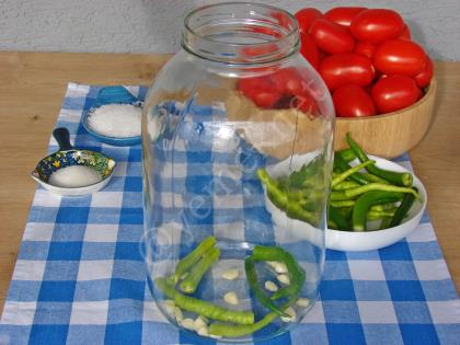 Kırmızı Domates Turşusu