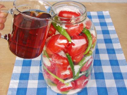 Kırmızı Domates Turşusu