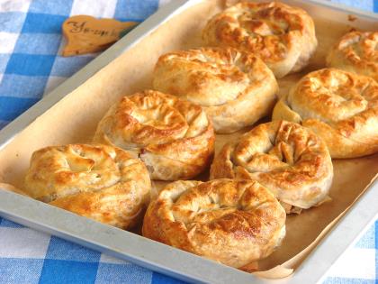 Kıymalı Gül Böreği