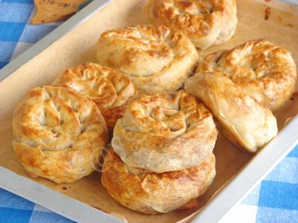 Kıymalı Gül Böreği