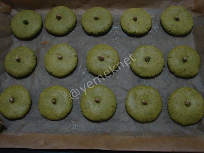 Fıstıklı Yeşil Kurabiye - Yapılışı (14/18) 