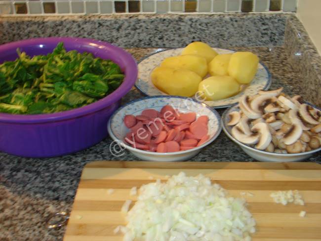 Patates Püreli Ispanaklı Graten - Yapılışı (1/12) 