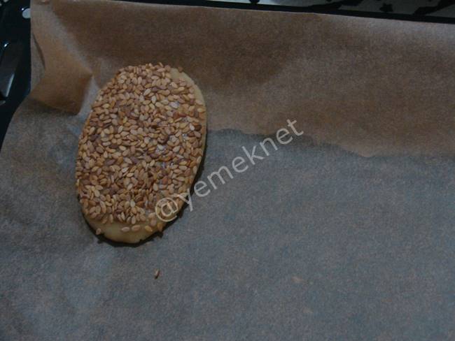 Mahlepli Susamlı Kurabiye (Tuzlu) - Yapılışı (12/16) 