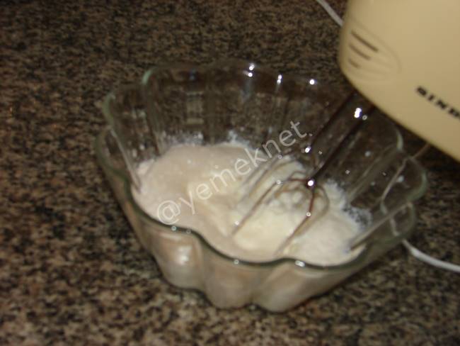 Ağlayan Pasta (Ev Brownisi) - Yapılışı (4/12) 