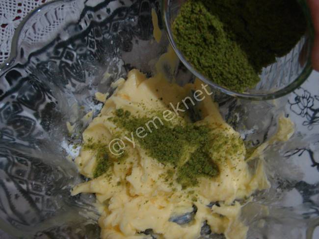 Fıstıklı Yeşil Kurabiye - Yapılışı (7/18) 