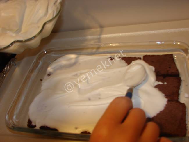 Ağlayan Pasta (Ev Brownisi) - Yapılışı (5/12) 
