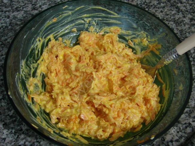 Cevizli Yoğurtlu Havuç Salatası - Yapılışı (6/12) 