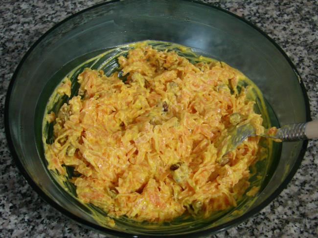 Cevizli Yoğurtlu Havuç Salatası - Yapılışı (8/12) 